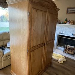 Computer Cabinet / Armoire 