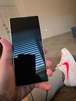 I'm selling my completely  Unlockcked Z Fold 8 Ultra 512 GB