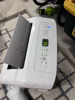 Hisense PORTABLE AIR CONDITIONER / 8000 Btu/hr