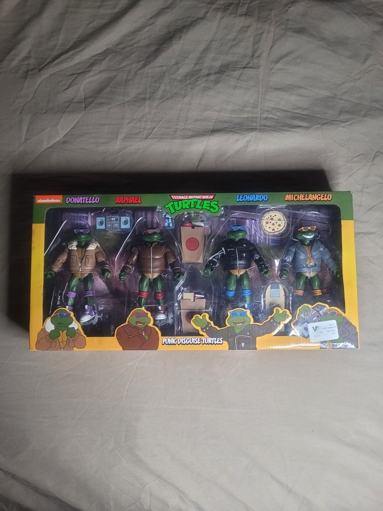 NECA Teenage Mutant Ninja Turtles: Punk Disguise Turtles (Action Figures)