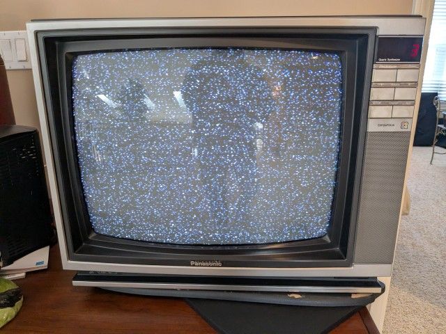 Panasonic 1985 20" Retro Gaming Color TV CTF-1952R w/Snap in Remote