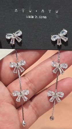 nyu.nyu Made in Korea Triple Bow Dangle Earrings