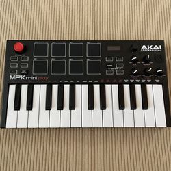Akai MPK Mini Play Keyboard 