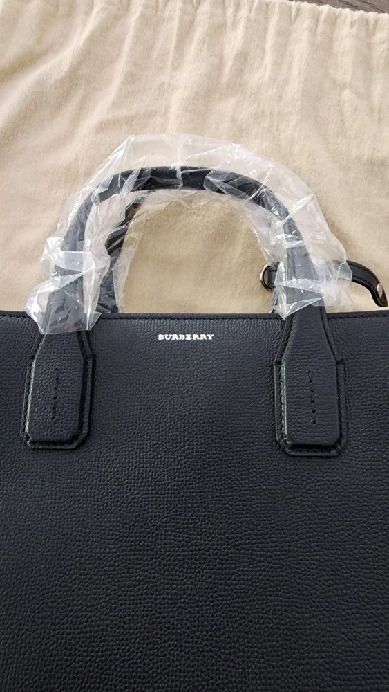 Burberry Banner - Wide Shoulder Strap Tote; BRAND NEW, NEVER BEEN USED