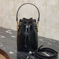 𝐅𝐅 𝐅𝐞𝐧𝐝𝐢 Mon Tresor Black leather mini-bag