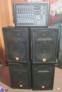 JBL Speakers