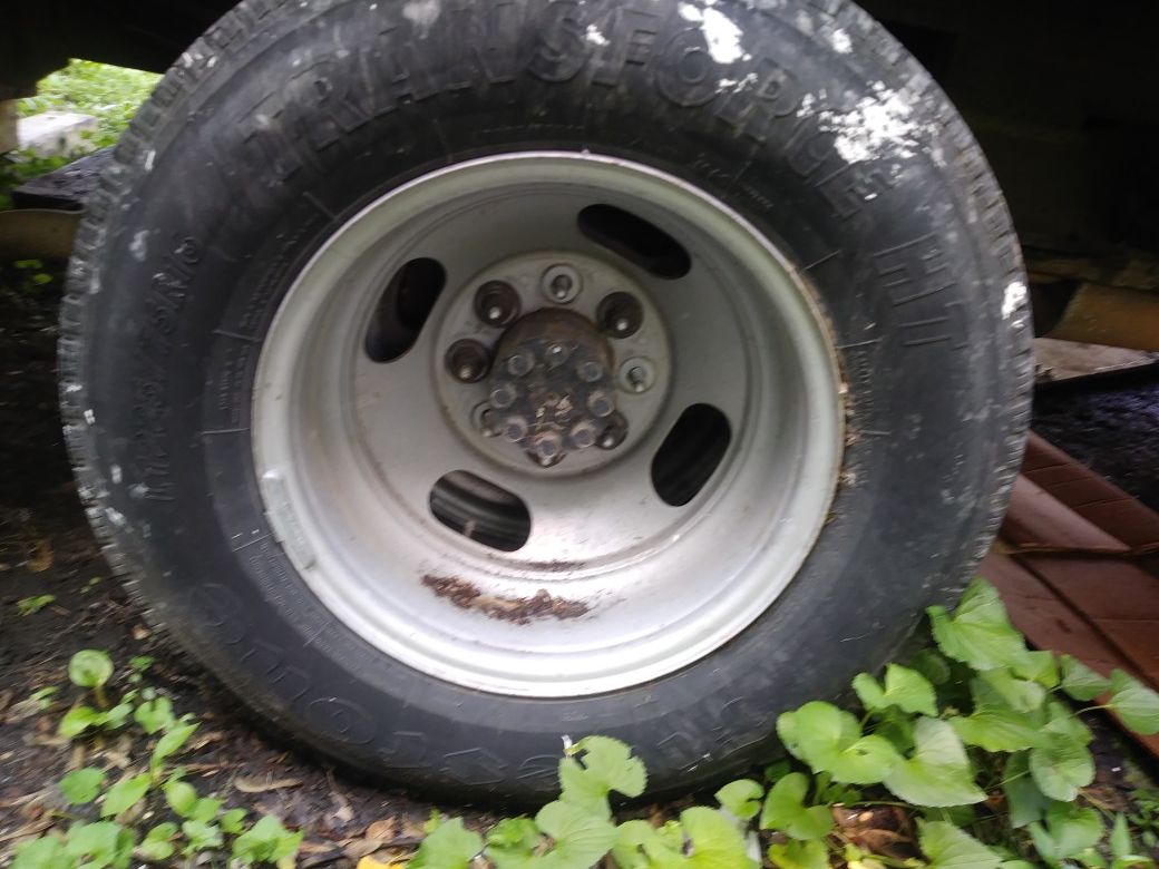 Chevy Dually wheels from a 2015 chevy 3500 box truck
