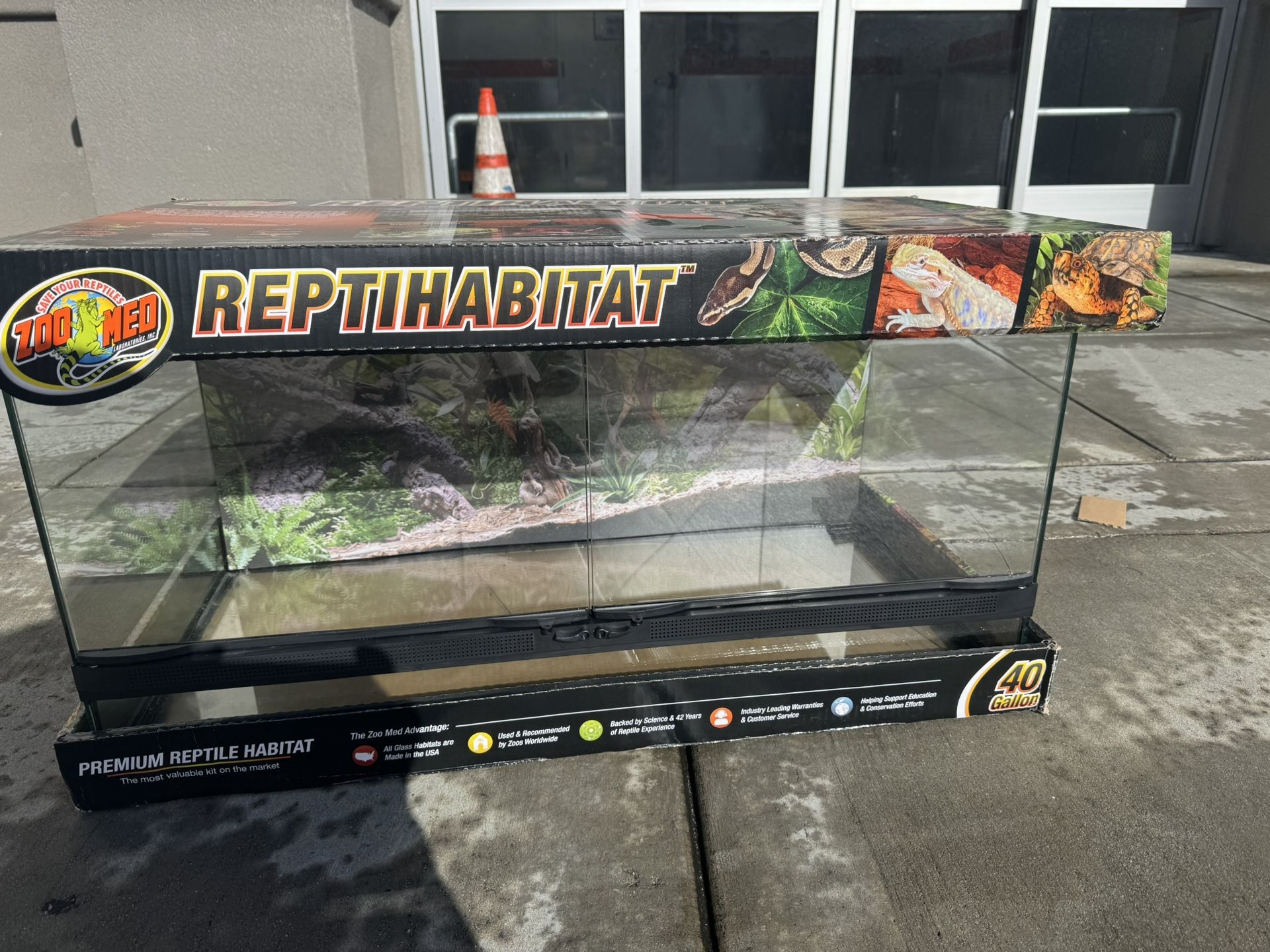 40 Gallon tank - Like New. Broken Door. Still Works Great!