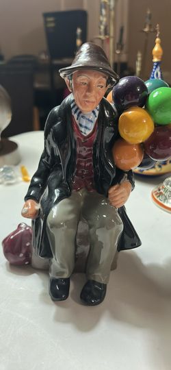 Vintage ceramic or porcelain figurines