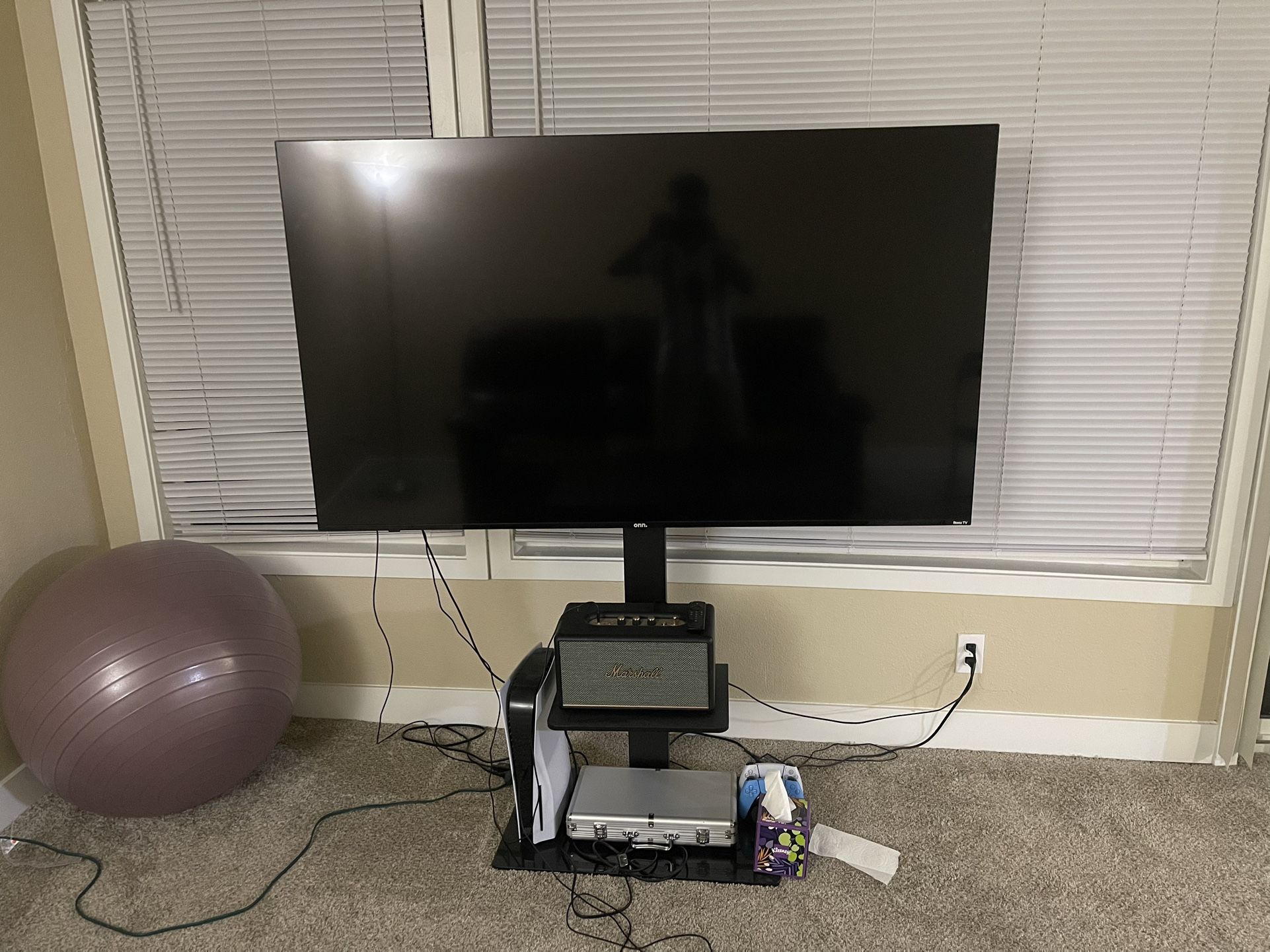 Onn 65 inch QLED 4K UHD (2160p) Roku Smart TV