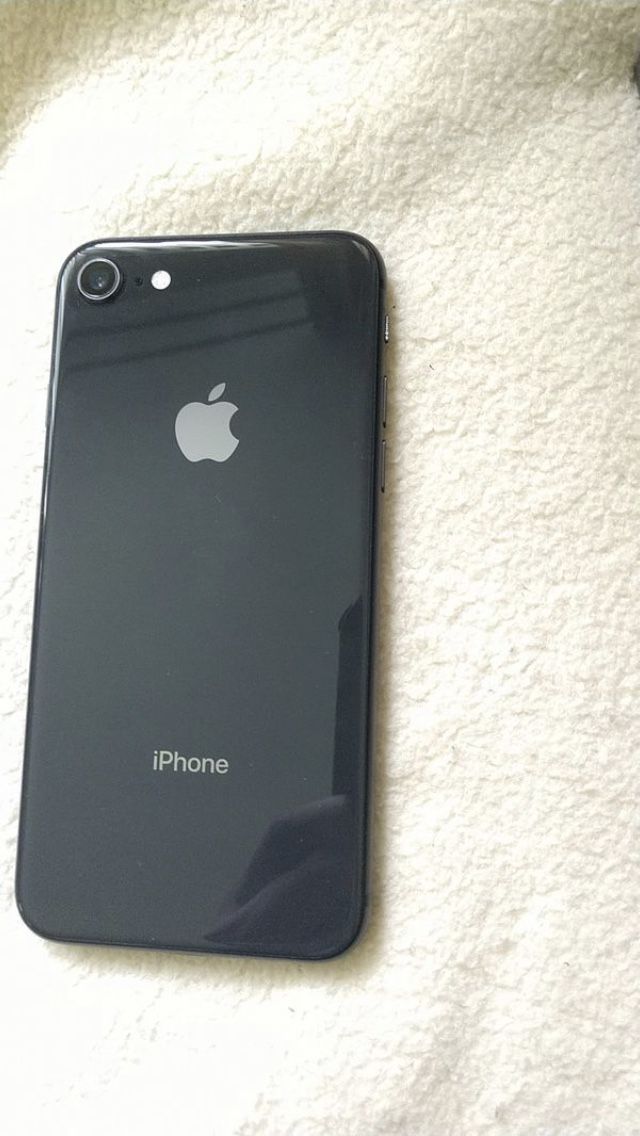 iPhone 8 64Gb Open Carrier/Unlocked