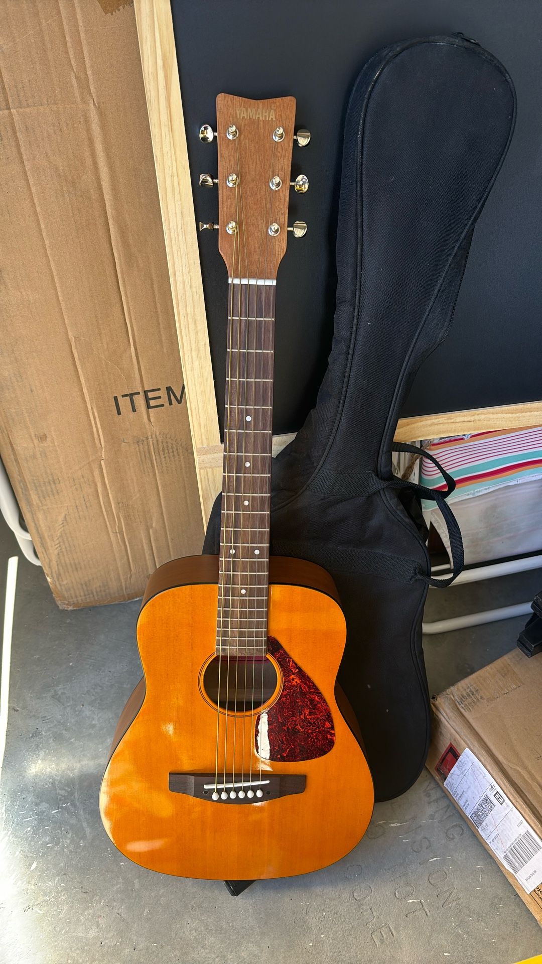 YAMAHA GUITAR 