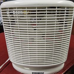 Strong, great condition, 3 speed desk fan. 