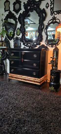 Gorgeous 🖤Elegant JTB Dresser/ Console/ Sideboard/ Chest/ Entryway