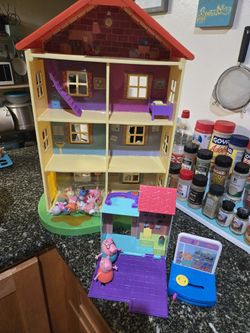 Peppa Pig House and Figures