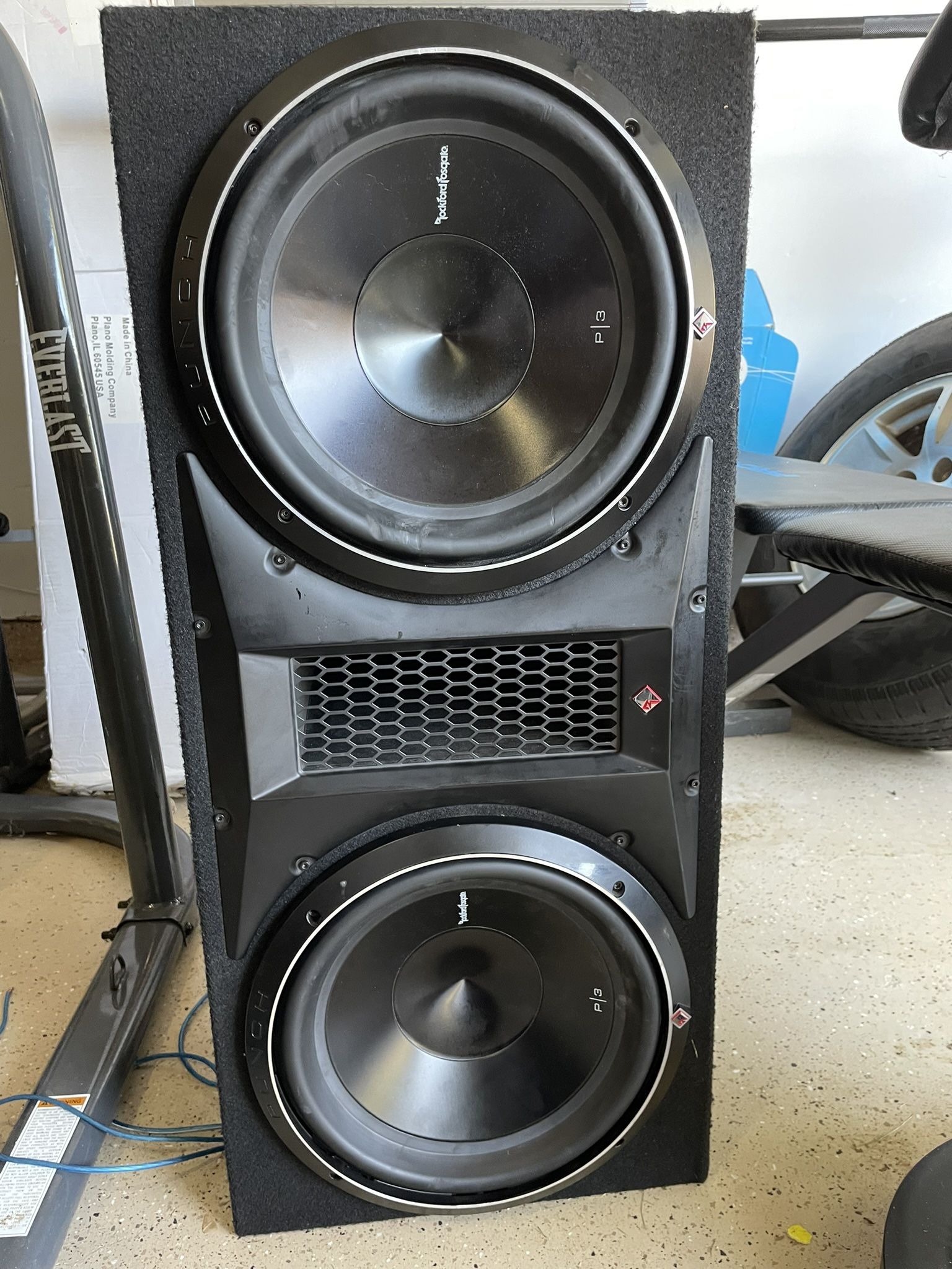 2 Rockford Fosgate P3D2 12’ Subwoofers And Hifonics Amp
