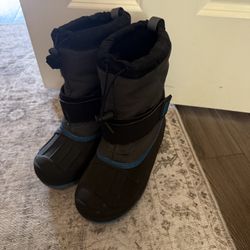 Kids Snow Shoes (size 3/4 Big Kid)