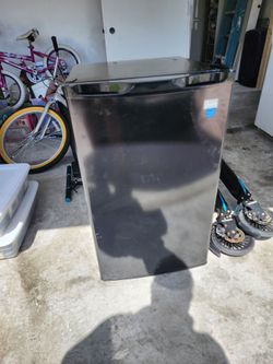 Mini fridge