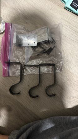 Curtain rod hooks