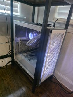 Liquid cooled gaming PC