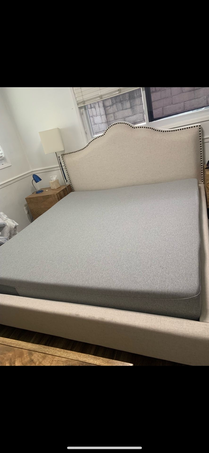 King Sized Bed (Mattress / Frame)