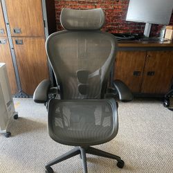 Herman Miller Aeron Remastered Size C Posturefit SL w/ Atlas Headrest