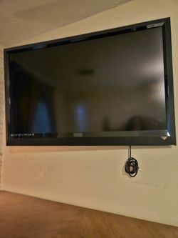 47 " Vizio With Wall Bracket HDTV