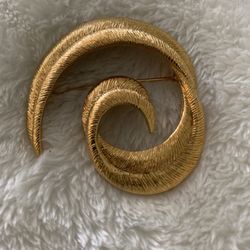 Gold Pin Brouch