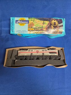 1994 Avon Lionel Train Engine with Wood Original Box