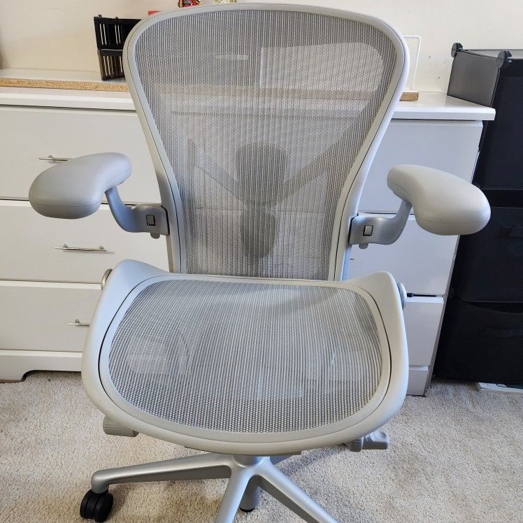 Herman Miller Aeron Size B