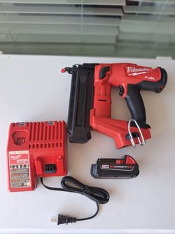 Milwaukee M18 fuel 18 gauge lithium-ion brushless cordless brad nailer battery y charger 2.0 new