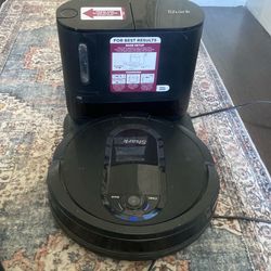 iRobot robotic vacuum cleaner/aspirateur