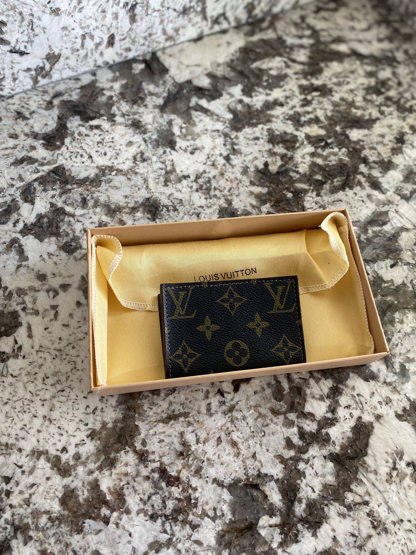 Louis Vuitton Card Holder/ Wallet for Sale in Seaside, CA - OfferUp