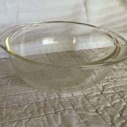 Vintage Pyrex 1 quart dish