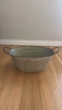 Oval Metal Tub with Handles