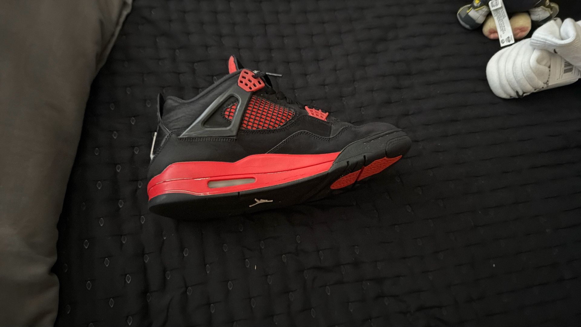 Jordan 4 red thunder 