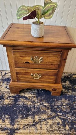 1 VINTAGE NIGHTSTAND