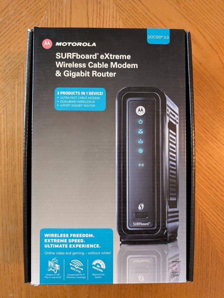 Motorola SURFboard eXtreme Wireless Cable Modem & Gigabit Router 