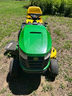 Riding lawnmower