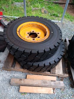 Michelin StabilX 9.00R20 Tubless. Two Tires on Rims. Great Tread!