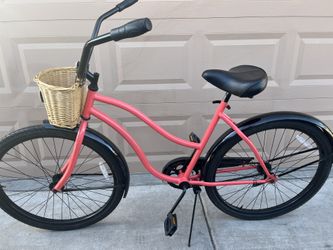SCHWINN WOMENS BEACH CRUISER BIKE. (L) 26"x2.35. single Speed. EXCELLLENT CONDITION WITH FRESHLY TUNE UP 👌🏼