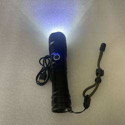 LED Torch Flashlight with Zoom. 3000 Lumens 