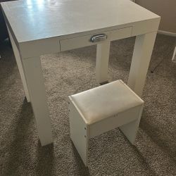 Vanity Table And Chair 