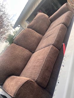 Brown couch 🛋️ $80 Cash Only