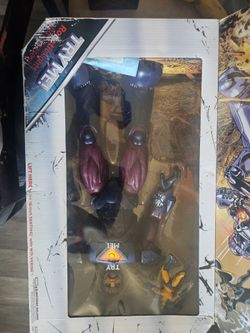 Marvel Universe Masterworks 16-inch Sentinel with Wolverine action figure set.