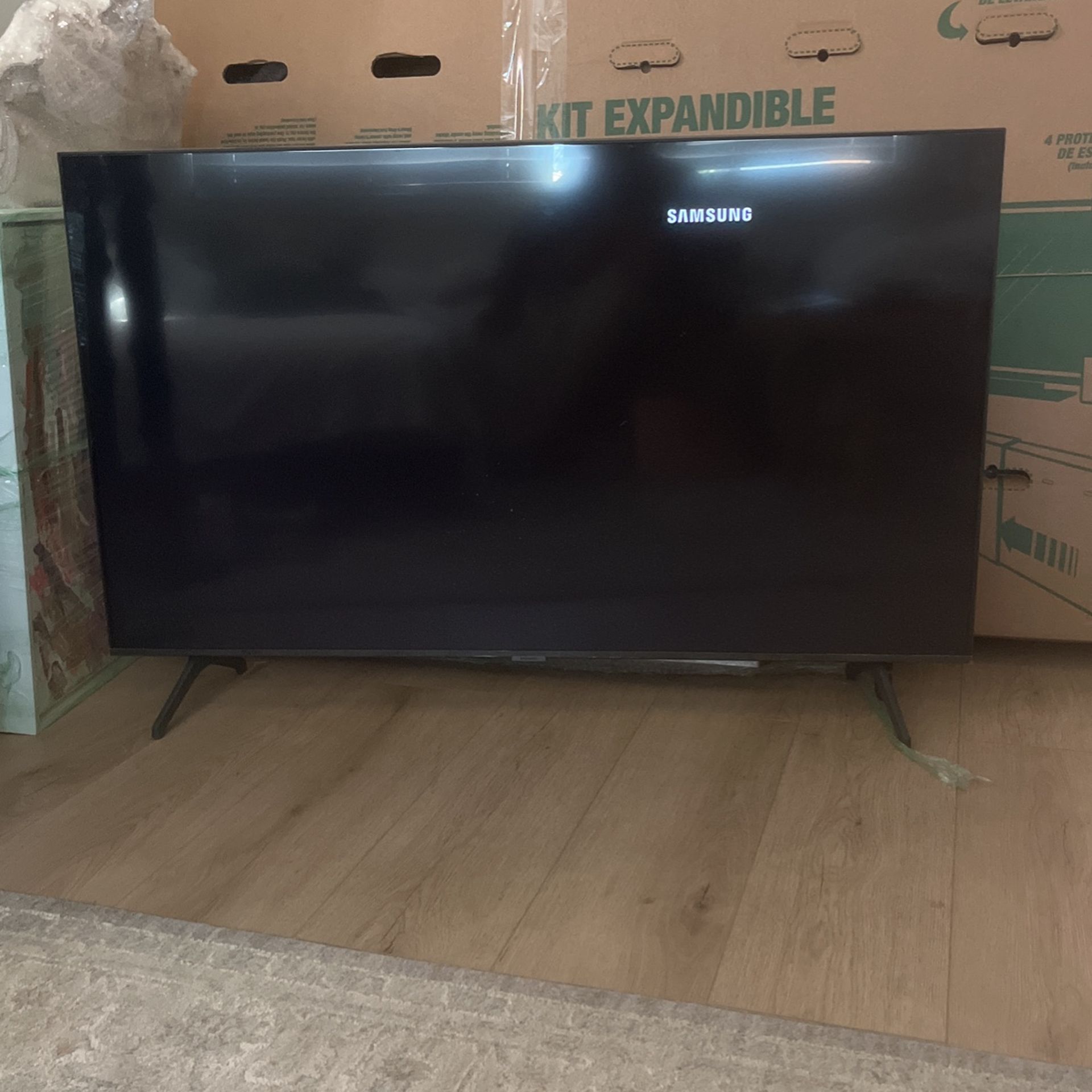 Brand New 50 Inch Samsung smart Tv 2024 Excellent Condition!