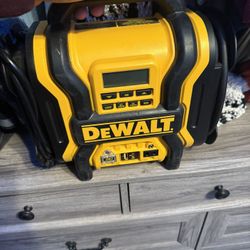 DEWALT DXAEPS14-Type2 2000 Peak Battery Amp 12V Automotive Battery Booster Jump Starter/Power Station with 120 PSI Compressor, 500W AC Power Inverter,