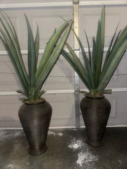 Fake plants set of 2