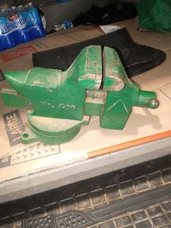 Littlestown Number 400 Swivel Vice