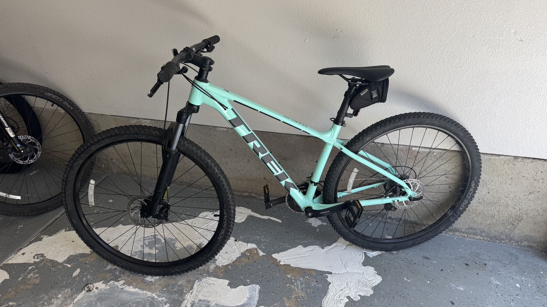 Trek Marlin 4 Mountain Bike – Medium Frame, 29” Wheels